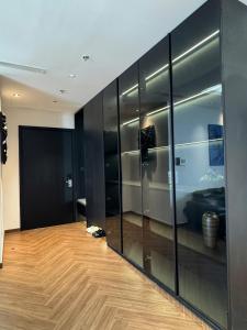 Top Floor Luxury Penthouse with River View Landmark 3