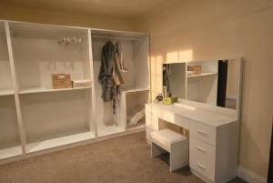 Dromana Coastal Escape - Walk to Beach & Shops - Luxe 4BR Family Retreat - Games Room