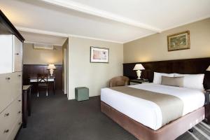 Comfort Inn On Raglan