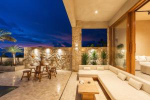 Beachfront Views Balian LuxVilla