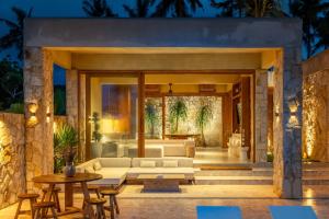 Beachfront Views Balian LuxVilla