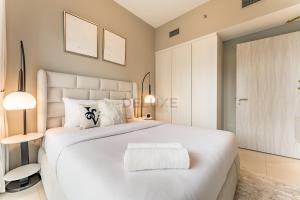 Furnished 1Bedroom with Burj Khalifa Tip View, Near Dubai Water Canal, Easy Access to Heart of Downtown - Zada Tower, Business Bay by Deluxe Holiday Homes