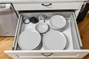 Cozy 1st-Floor Flat 2BR Backyard Free Parking