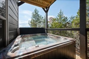 Spring Cabin Deals! Hot tub, Games,Views & Dogs