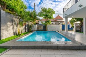Luxury 5 Bedrooms Pool Villa with Terrace