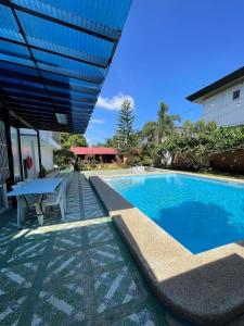 Casitas Villa Tagaytay Private Villa with Pool for Events and Big Groups