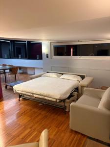 Spacious Penthouse with St Peter View