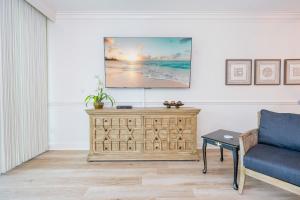 Phoenix on the Bay 1309