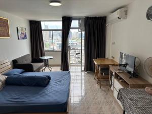 BTS skytrain Phra Khanong Happy Place 1bedroom with office set