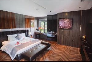 H T C Hạ Long Hotel