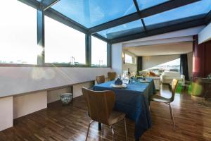 Spacious Penthouse with St Peter View