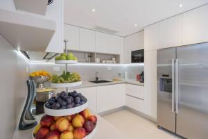 Luxury beachfront Villa Glorious Brela with pool and jacuzzi