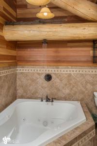 Mountain View Suite room in Alaska Knotty Pine B&B