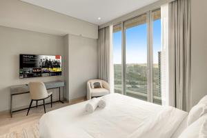 FIRST CLASS 2BR Ain Dubai & Marina Skyline