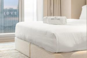 FIRST CLASS 2BR Ain Dubai & Marina Skyline