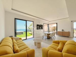 Apartment with jacuzzi and sea view