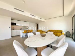 Apartment with jacuzzi and sea view