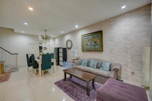 Hotel O near RS Fatmawati formerly White House