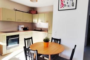 Apartment with balcony near St Jean train station