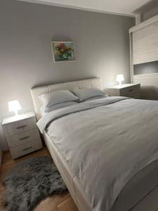 Cosy Home with Balcony, Netflix & Fast WiFi, Self Check-in