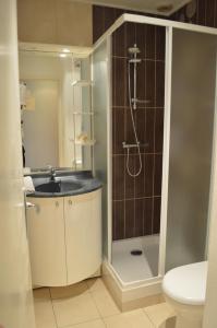 Hotels Logis Le Bretagne : photos des chambres