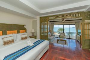 Golden Horizon Villa