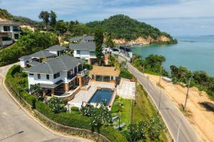 Golden Horizon Villa