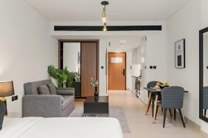 FIRST CLASS Studio Rooftop Pool & Smart Living