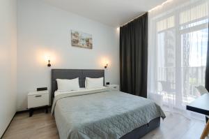 5-104a Yaroslaviv Grad, Bulvarno Kudriavska 17, Kyiv centre, Golden Gate metro nearby, fantastic city view, 15 kW backup power, Petrovdom Apartment