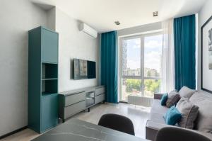 5-104a Yaroslaviv Grad, Bulvarno Kudriavska 17, Kyiv centre, Golden Gate metro nearby, fantastic city view, 15 kW backup power, Petrovdom Apartment