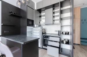 5-104a Yaroslaviv Grad, Bulvarno Kudriavska 17, Kyiv centre, Golden Gate metro nearby, fantastic city view, 15 kW backup power, Petrovdom Apartment