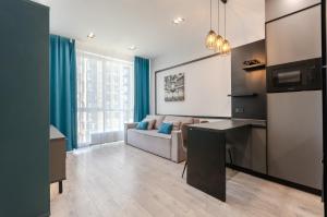 5-104a Yaroslaviv Grad, Bulvarno Kudriavska 17, Kyiv centre, Golden Gate metro nearby, fantastic city view, 15 kW backup power, Petrovdom Apartment