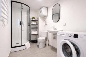 Modern Loft with Unique Design & River Walk Nearby