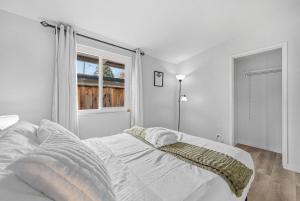 206 Modern spacious retreat with 4B 4ba full amenities