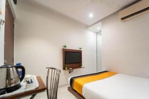 Glitz Rexton Inn - Near IIT Powai