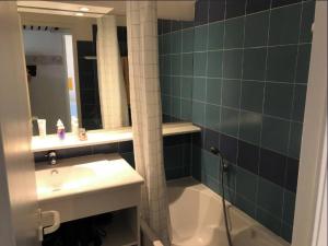 Plein Sud sur la mer Terrasse Piscine à Antibes