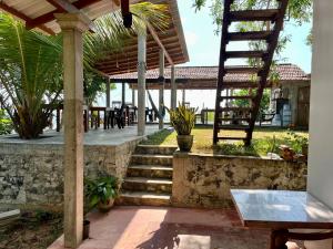 Sky Mountain Café with seaview