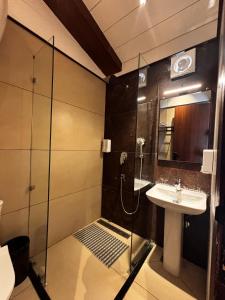 Pleasant Tree Hotels - Luxury Stay Amidst Nature