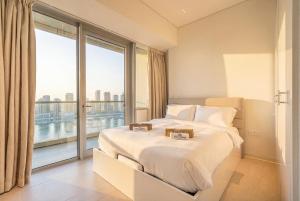 Modern Apartment with Panoramic Sea Views