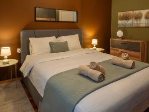 GimiSpaceTop - Panoramic Upper Town 2BR Residence - Quiet City Escape