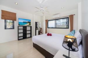 Rawai 3BR Villa Shared Pool near Shops & Dining