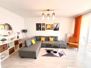 Stil Apartment Coresi near City Center Free Parking