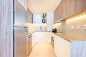 Modern Apartment with Panoramic Sea Views