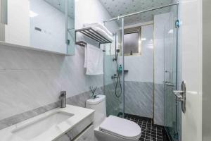 Executive 2BR with Game Room, Gym ,Cafè & Simulator
