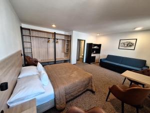 Hotel Avion