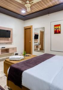 Hotel Olive Lake View By Royal Stay Hotels