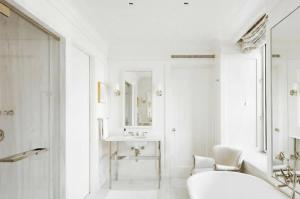 Luxurious aparment with a view of the Eiffel Tower