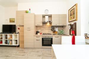 Large Modern Apartment with WiFi and AC