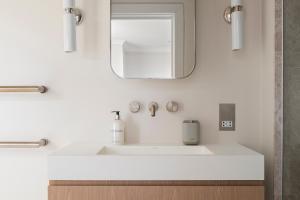 Modern 2BR, 2BA Apartment in Knightsbridge