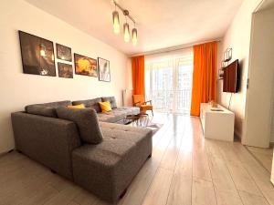Stil Apartment Coresi near City Center Free Parking